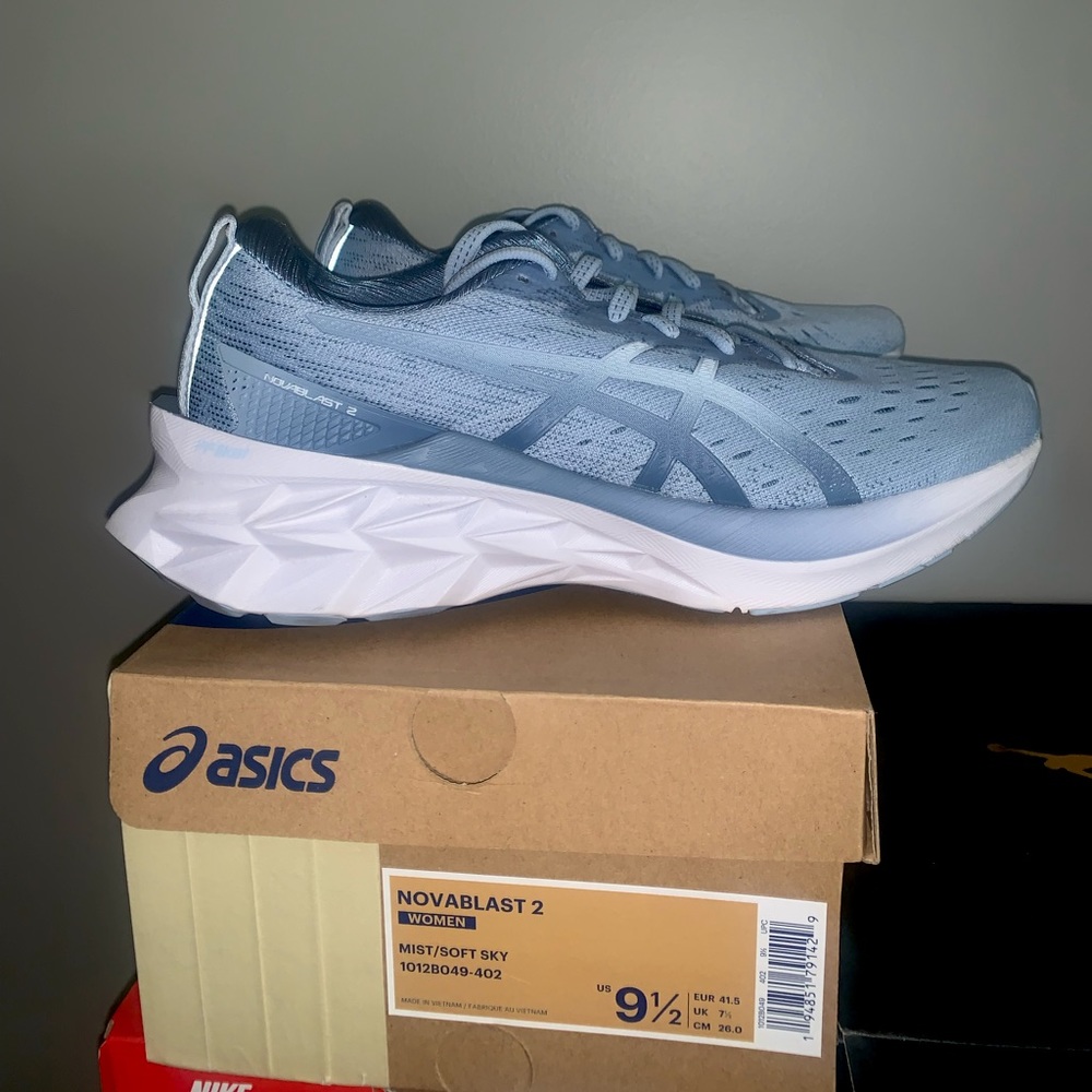 Women’s ASICS Novablast 2 running shoes